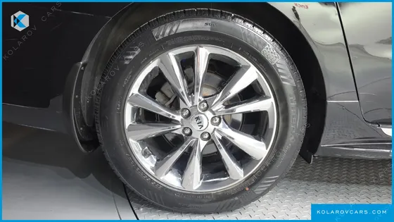 KIA CARNIVAL 9-SEATER PRSTIGE