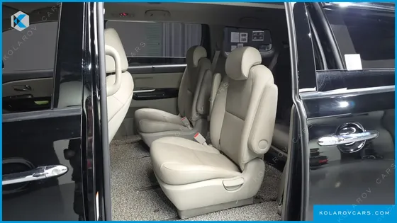 KIA CARNIVAL 9-SEATER PRSTIGE