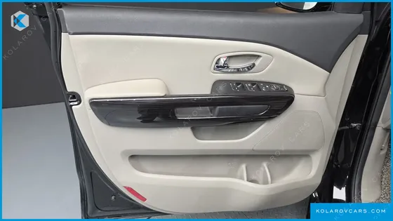 KIA CARNIVAL 9-SEATER PRSTIGE