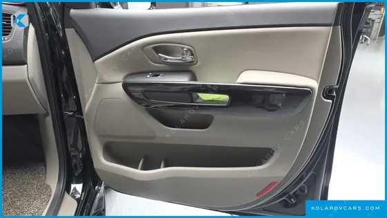 KIA CARNIVAL 9-SEATER PRSTIGE
