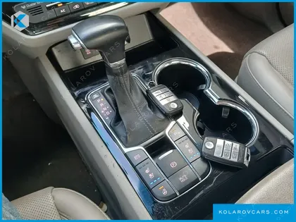KIA CARNIVAL 9-SEATER NOBLESSE