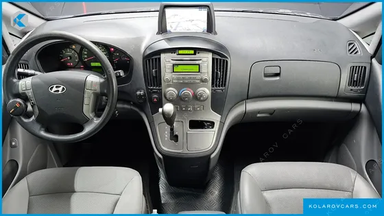 HYUNDAI STAREX 5-SEATER VAN
