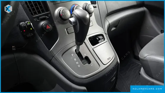HYUNDAI STAREX 5-SEATER VAN