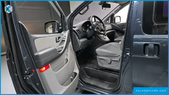 HYUNDAI STAREX 5-SEATER VAN