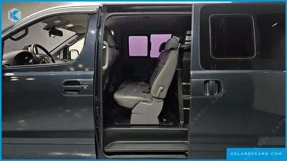 HYUNDAI STAREX 5-SEATER VAN