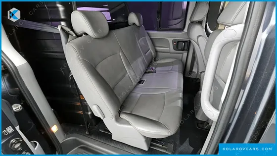 HYUNDAI STAREX 5-SEATER VAN