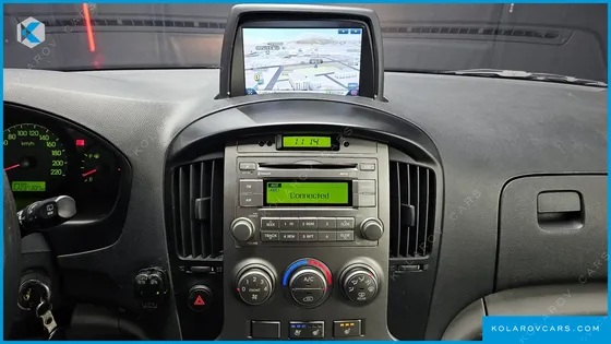 HYUNDAI STAREX 5-SEATER VAN