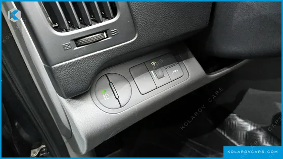 HYUNDAI STAREX 5-SEATER VAN