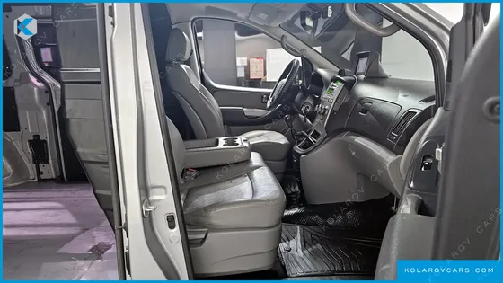 HYUNDAI STAREX 3-SEATER VAN