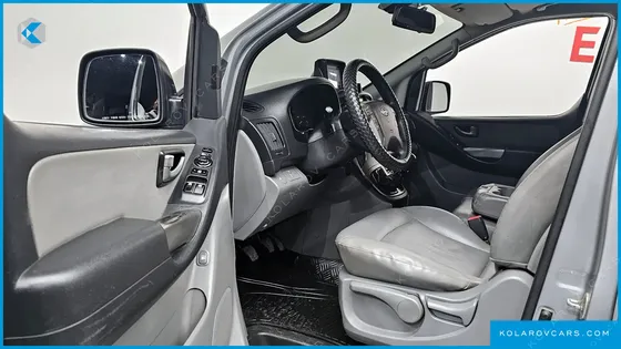 HYUNDAI STAREX 3-SEATER VAN