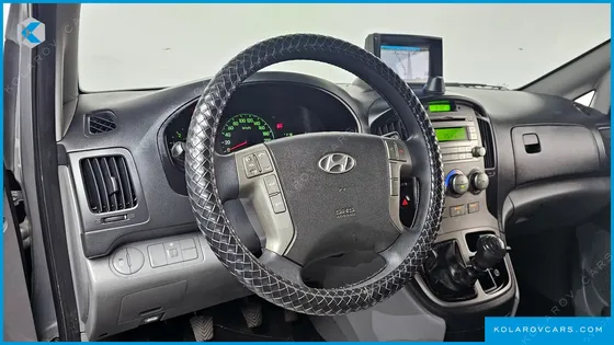 HYUNDAI STAREX 3-SEATER VAN
