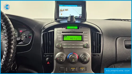 HYUNDAI STAREX 3-SEATER VAN