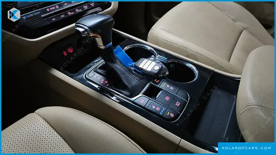KIA CARNIVAL 9-SEATER PRSTIGE