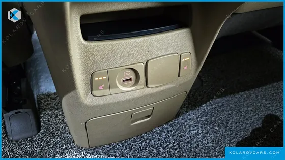 KIA CARNIVAL 9-SEATER PRSTIGE