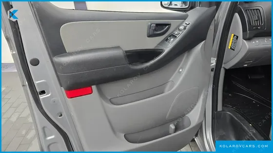 HYUNDAI STAREX 12-SEATER WAGON