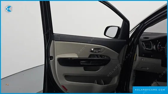 KIA CARNIVAL 9-SEATER PRSTIGE