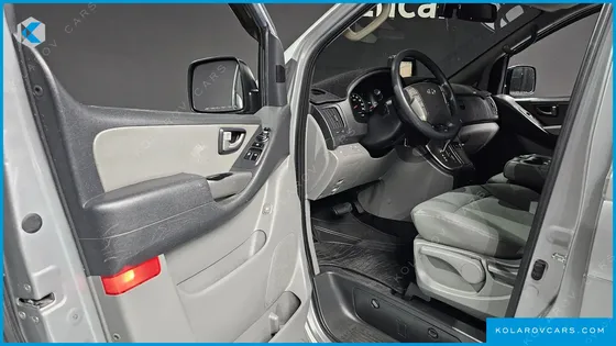 HYUNDAI STAREX 12-SEATER WAGON