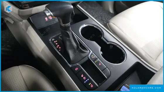 KIA CARNIVAL 9-SEATER LUXURY