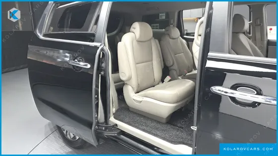 KIA CARNIVAL 9-SEATER LUXURY