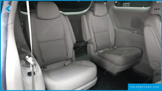 KIA CARNIVAL 9-SEATER LUXURY