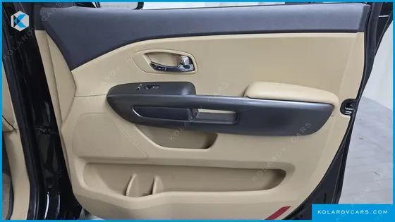 KIA CARNIVAL 9-SEATER HI-LIMOUSINE