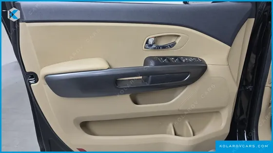KIA CARNIVAL 9-SEATER HI-LIMOUSINE