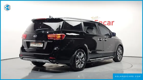 KIA CARNIVAL 9-SEATER LUXURY