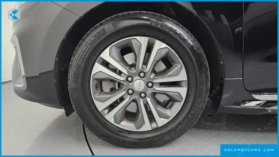 KIA CARNIVAL 9-SEATER LUXURY