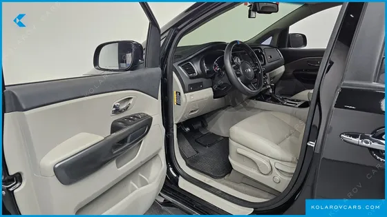 KIA CARNIVAL 9-SEATER LUXURY