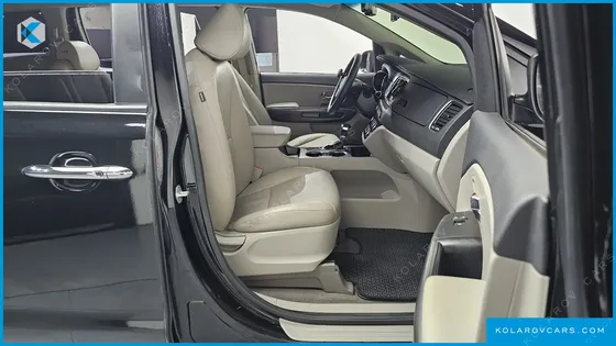 KIA CARNIVAL 9-SEATER LUXURY