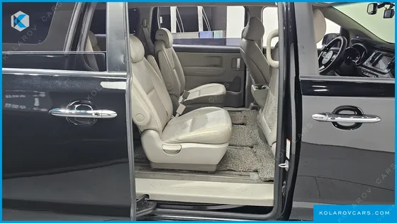 KIA CARNIVAL 9-SEATER LUXURY