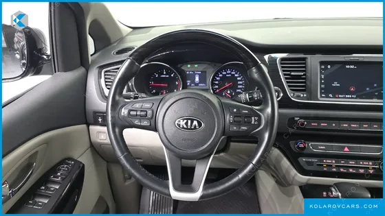 KIA CARNIVAL 7-SEATER LIMOUSINE