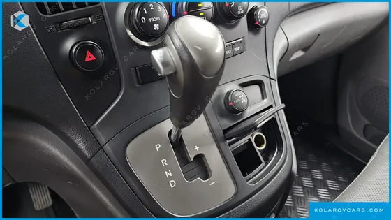 HYUNDAI STAREX 4WD 12-SEATER WAGON