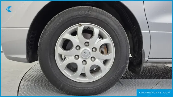 HYUNDAI STAREX 5-SEATER VAN