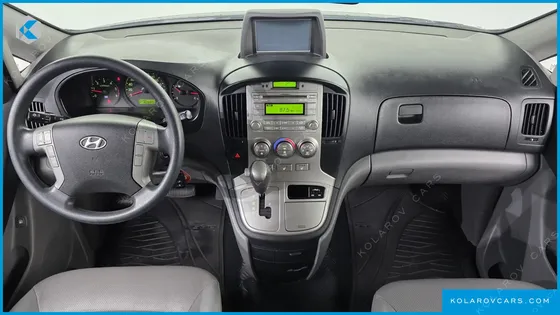 HYUNDAI STAREX 5-SEATER VAN