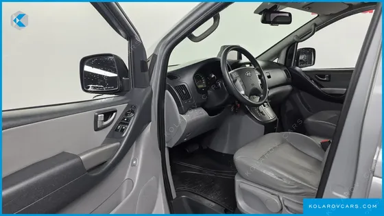 HYUNDAI STAREX 5-SEATER VAN
