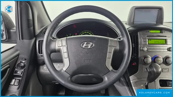 HYUNDAI STAREX 5-SEATER VAN