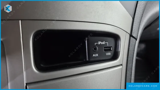 HYUNDAI STAREX 5-SEATER VAN