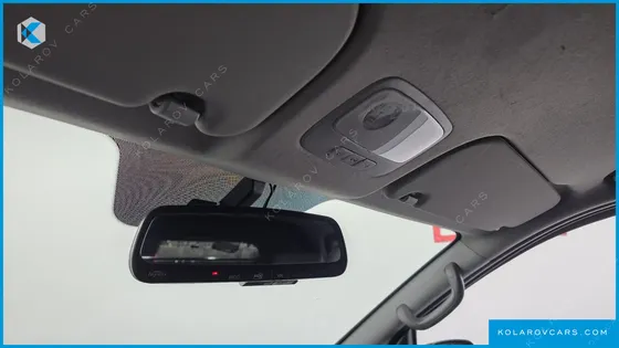 HYUNDAI STAREX 5-SEATER VAN