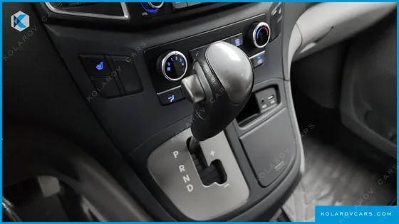 HYUNDAI STAREX 3-SEATER VAN
