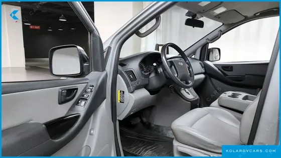 HYUNDAI STAREX 3-SEATER VAN