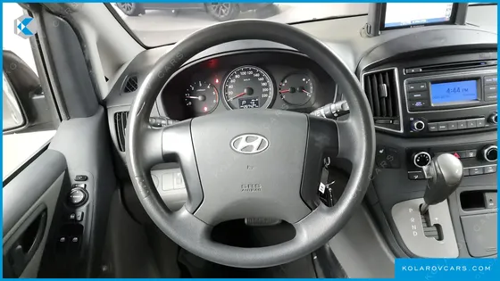 HYUNDAI STAREX 3-SEATER VAN