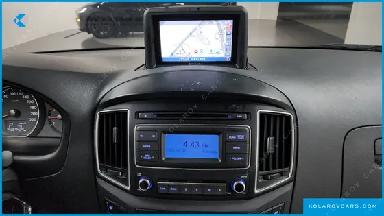 HYUNDAI STAREX 3-SEATER VAN