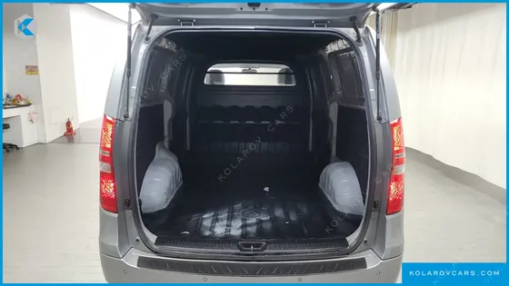 HYUNDAI STAREX 3-SEATER VAN