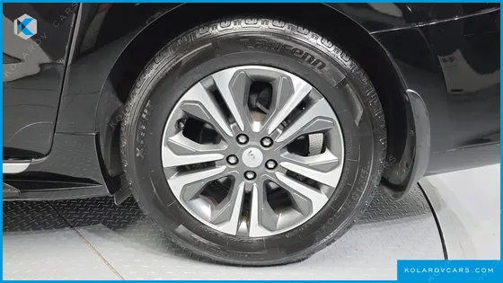 KIA CARNIVAL 9-SEATER LUXURY