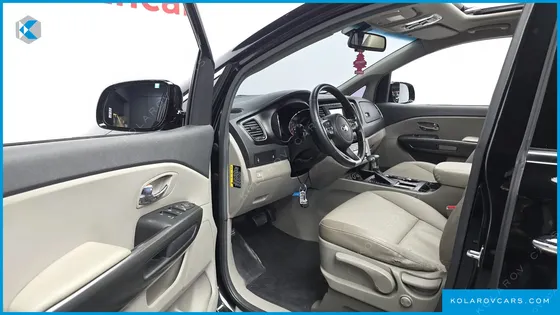 KIA CARNIVAL 9-SEATER LUXURY