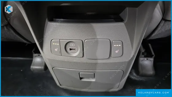 KIA CARNIVAL 9-SEATER LUXURY