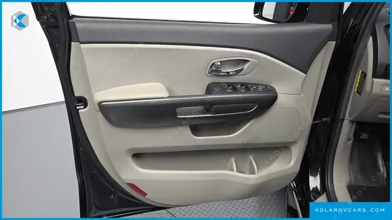 KIA CARNIVAL 9-SEATER LUXURY