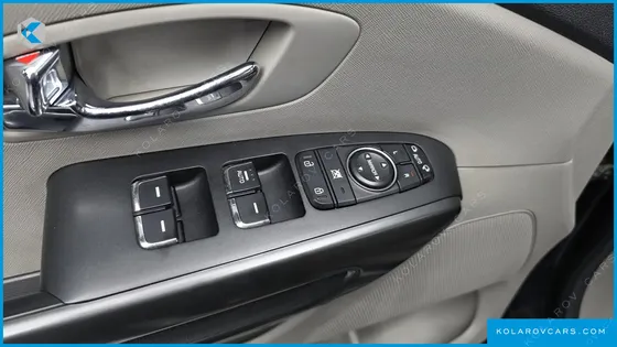 KIA CARNIVAL 9-SEATER LUXURY