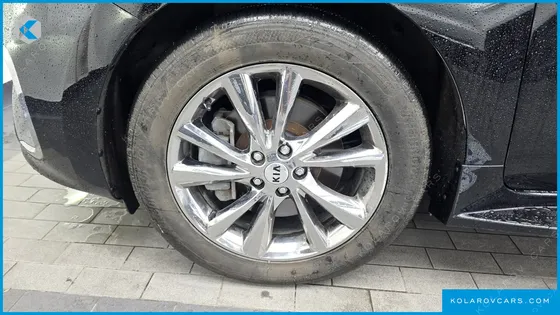 KIA CARNIVAL 9-SEATER NOBLESSE